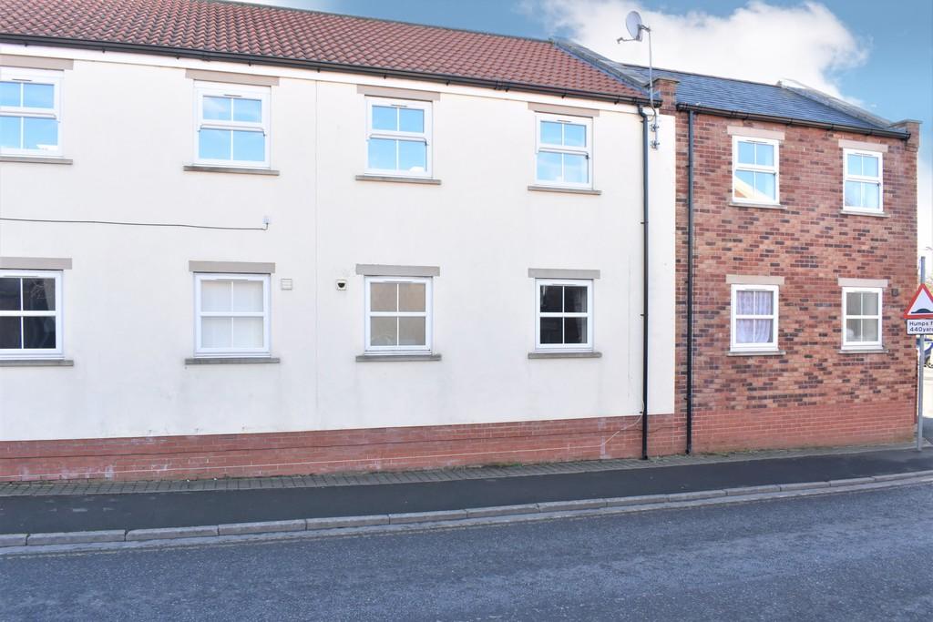 The Applegarth, Northallerton 2 bed terraced house £575 pcm (£133 pw)