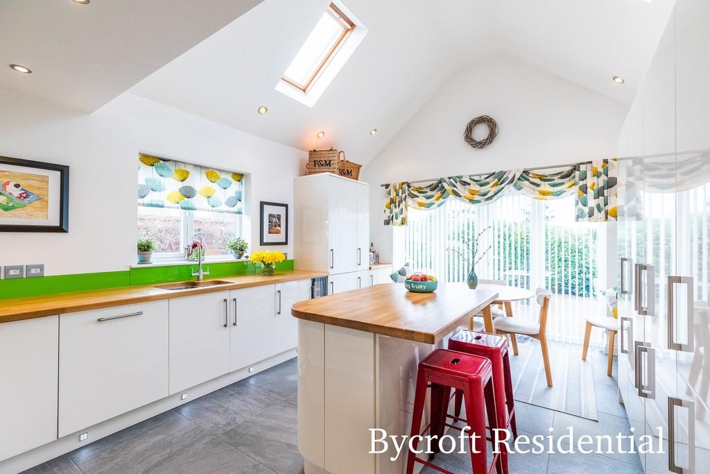 Beccles Road, Bradwell 3 bed detached bungalow £400,000
