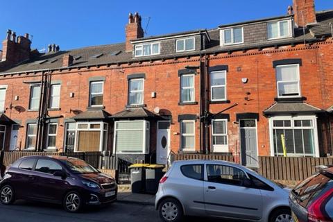 3 bedroom terraced house to rent, Trelawn Avenue, Leeds