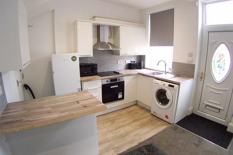 3 bedroom terraced house to rent, Trelawn Avenue, Leeds
