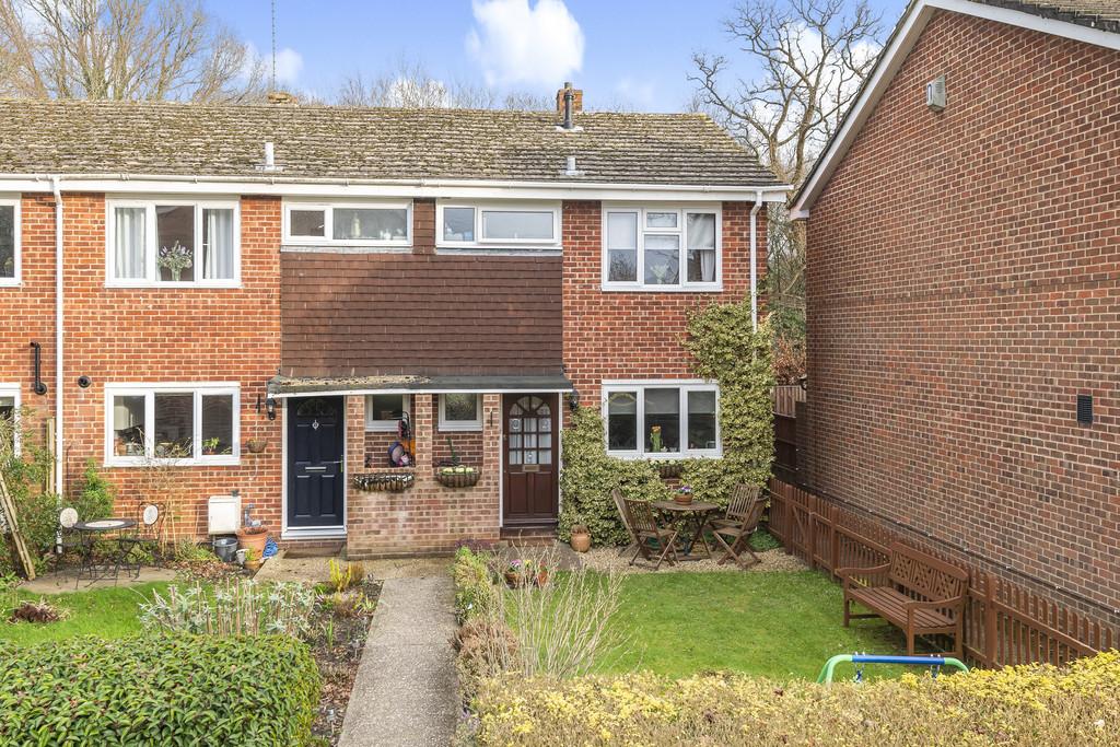Clare Gardens, Petersfield, Hampshire 3 bed end of terrace house £350,000