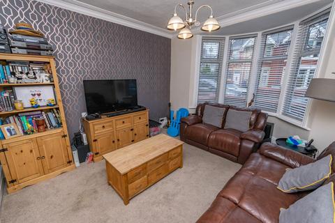 4 bedroom semi-detached house for sale - Beverley Grove, Blackpool, FY4