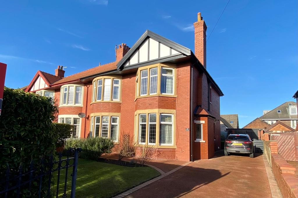Laverton Road, Lytham St Annes, FY8 6 bed semidetached house £450,000