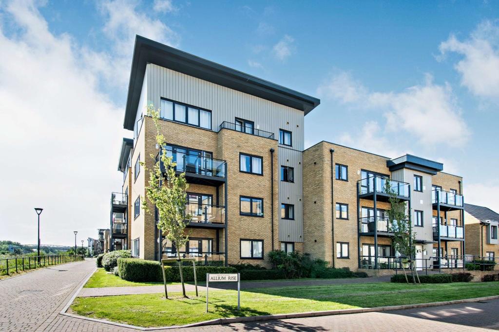 Riverside Wharf, Dartford, DA1 2 bed flat £265,000