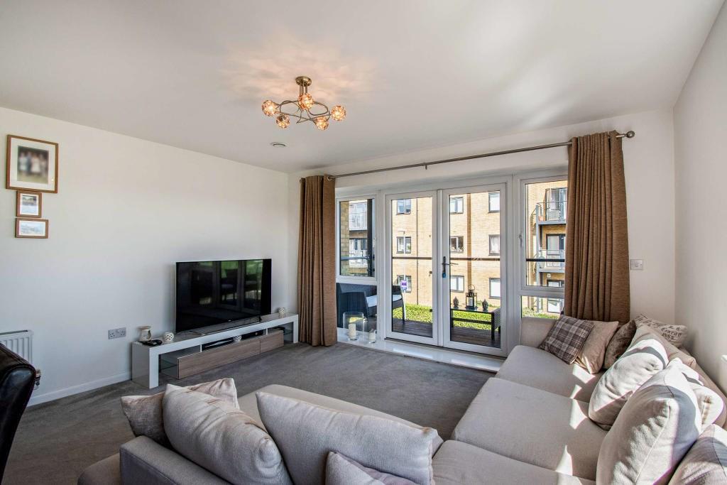 Riverside Wharf, Dartford, DA1 2 bed flat £265,000