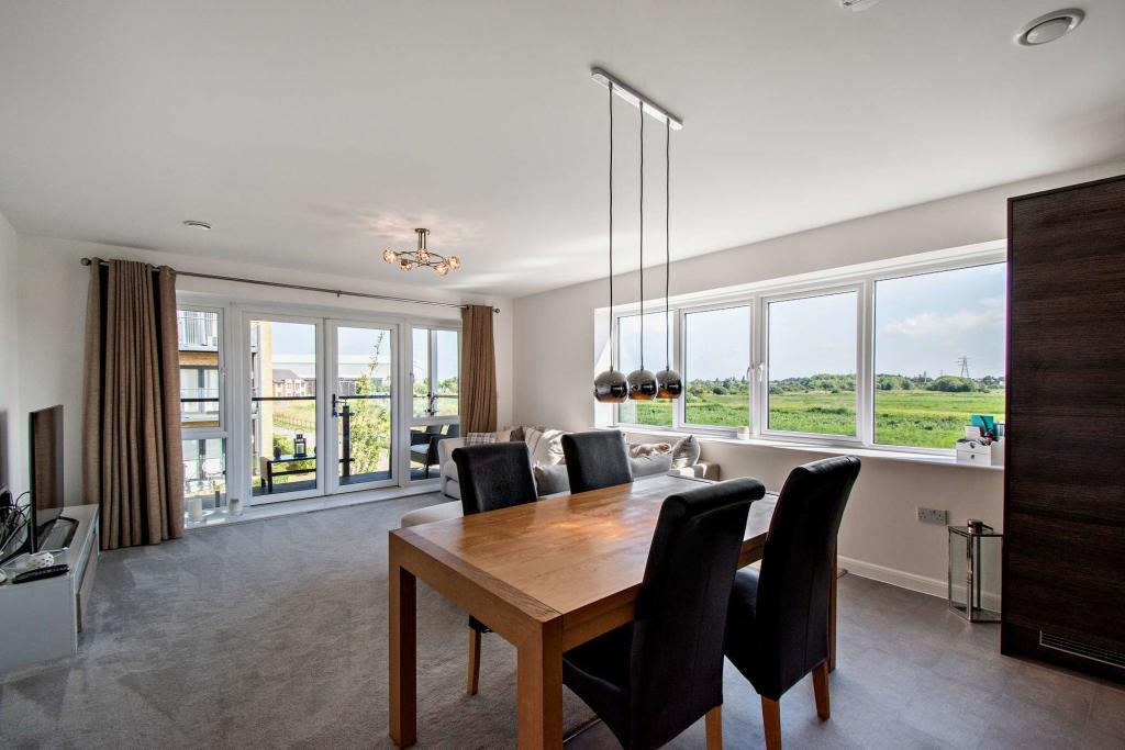 Riverside Wharf, Dartford, DA1 2 bed flat £265,000