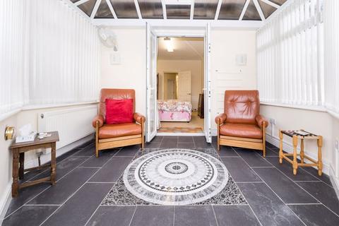 6 Deveron Way, Romford, RM1 4UL