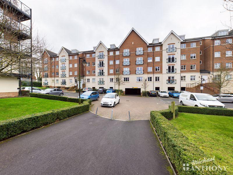 Viridian Square, Aylesbury 1 bed apartment £61,250