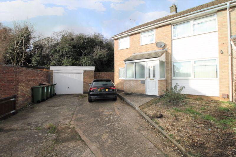 Greenfields, Whetstone, Leicester 5 bed semidetached house £300,000