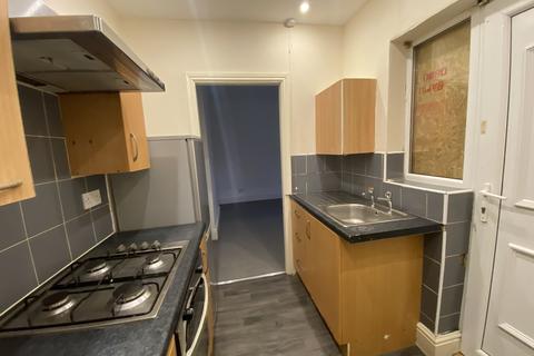 3 bedroom flat to rent, Swinley Gardens, Newcastle upon Tyne NE15