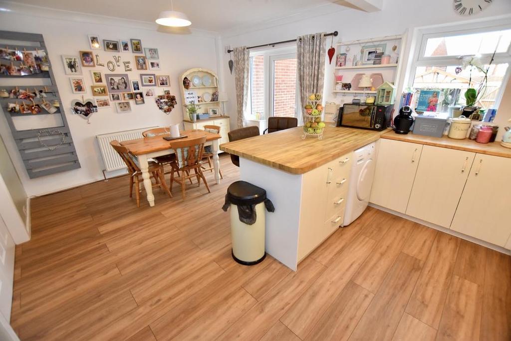 Kimble Close, Allesley Park, Coventry 3 bed terraced house £240,000