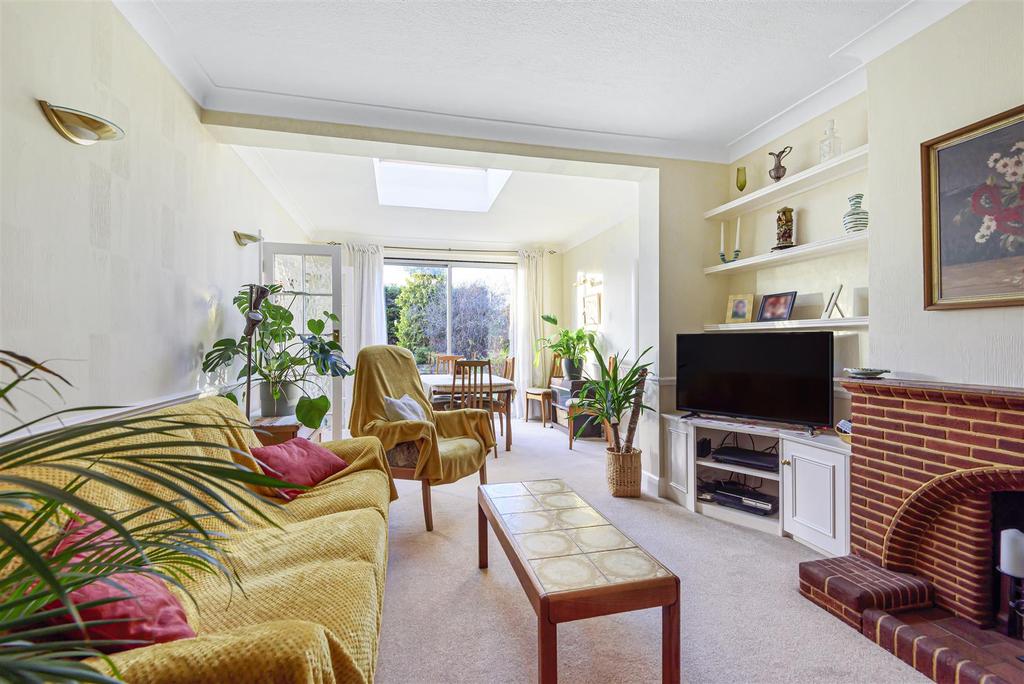 Bradstock Road, Epsom 4 bed detached house £860,000