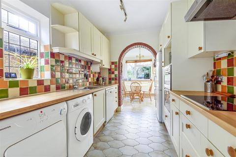 65 Bradstock Road, Epsom, KT17 2LE