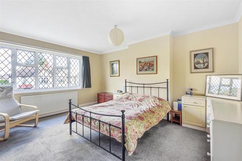65 Bradstock Road, Epsom, KT17 2LE