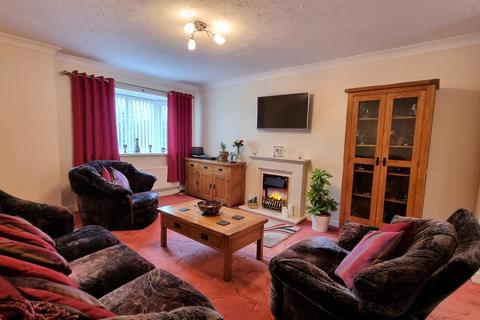 8 Brynheulog, Brynmenyn, Bridgend, CF32 9HP