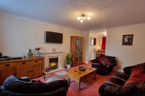 8 Brynheulog, Brynmenyn, Bridgend, CF32 9HP