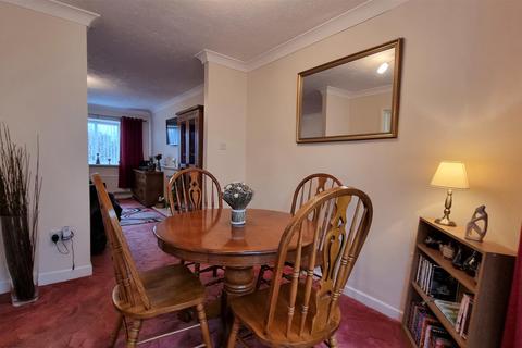 8 Brynheulog, Brynmenyn, Bridgend, CF32 9HP