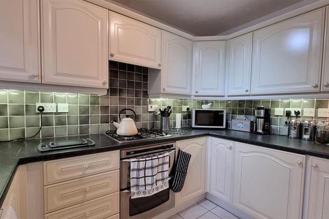 8 Brynheulog, Brynmenyn, Bridgend, CF32 9HP