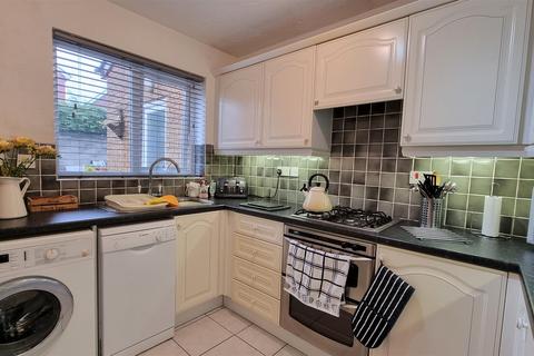 8 Brynheulog, Brynmenyn, Bridgend, CF32 9HP