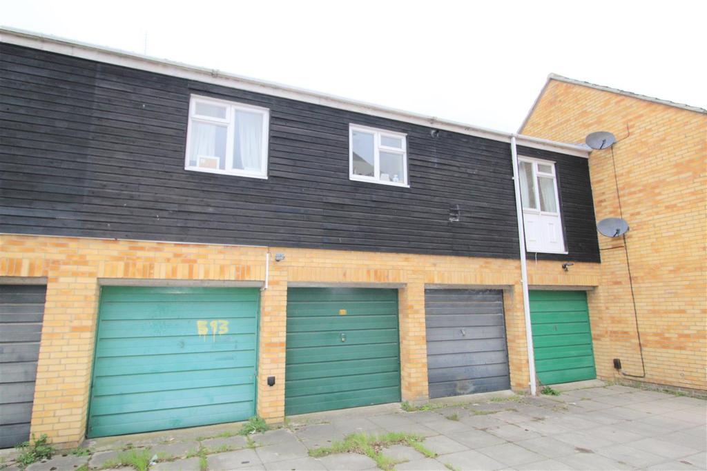 Rochford Gardens, Slough 1 bed £800 pcm (£185 pw)