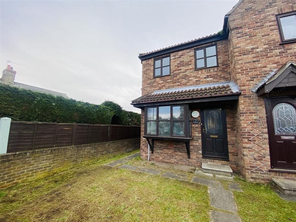 Low Street, Carlton, Goole 2 bed end of terrace house £150,000