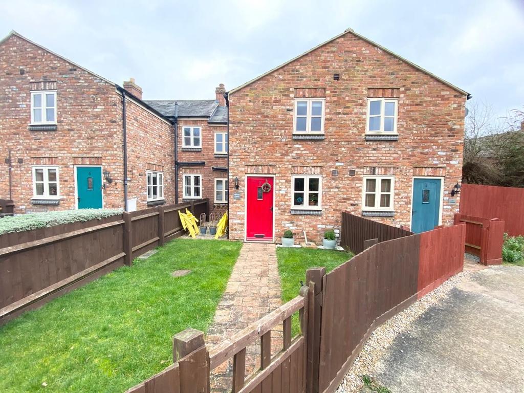 Campbell Square, Earls Barton... 2 bed cottage £850 pcm (£196 pw)