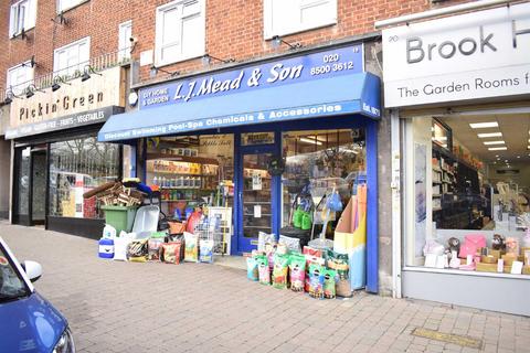 Shop to rent, Brook Parade, Chigwell
