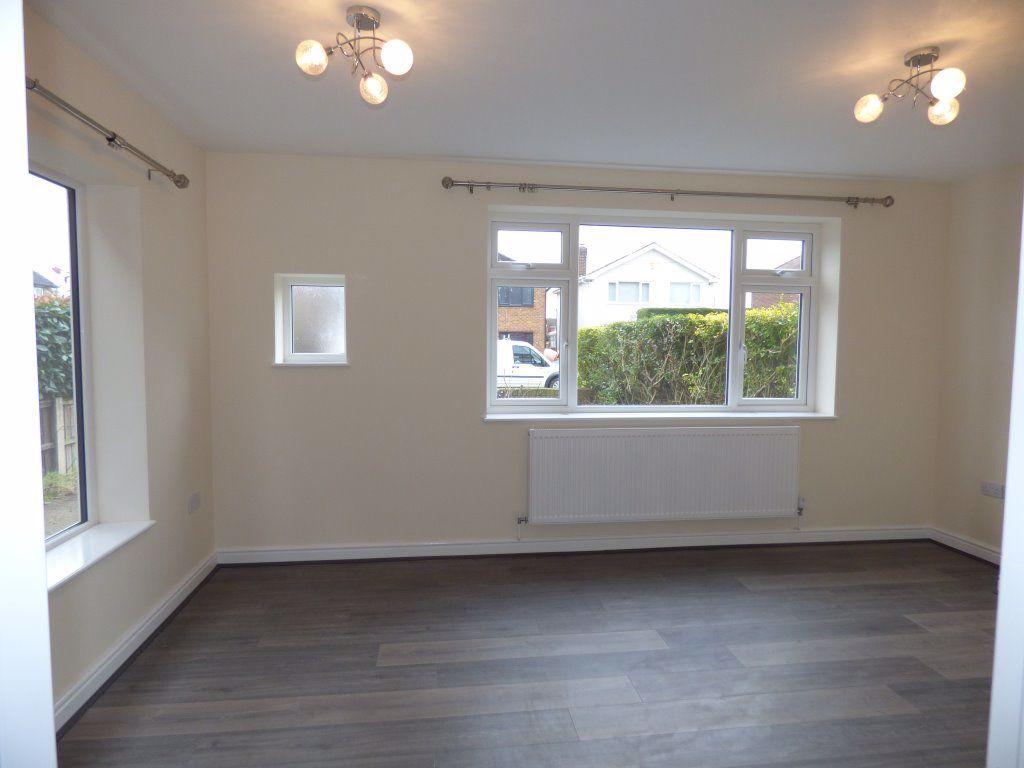 Carrfield Avenue, Toton, NG9 6FE 3 bed semidetached house £1,100 pcm