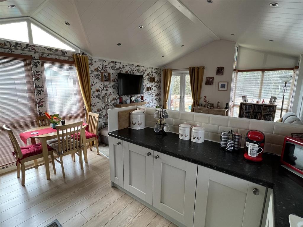 Mill On The Mole Residential Park... 2 bed bungalow £157,500