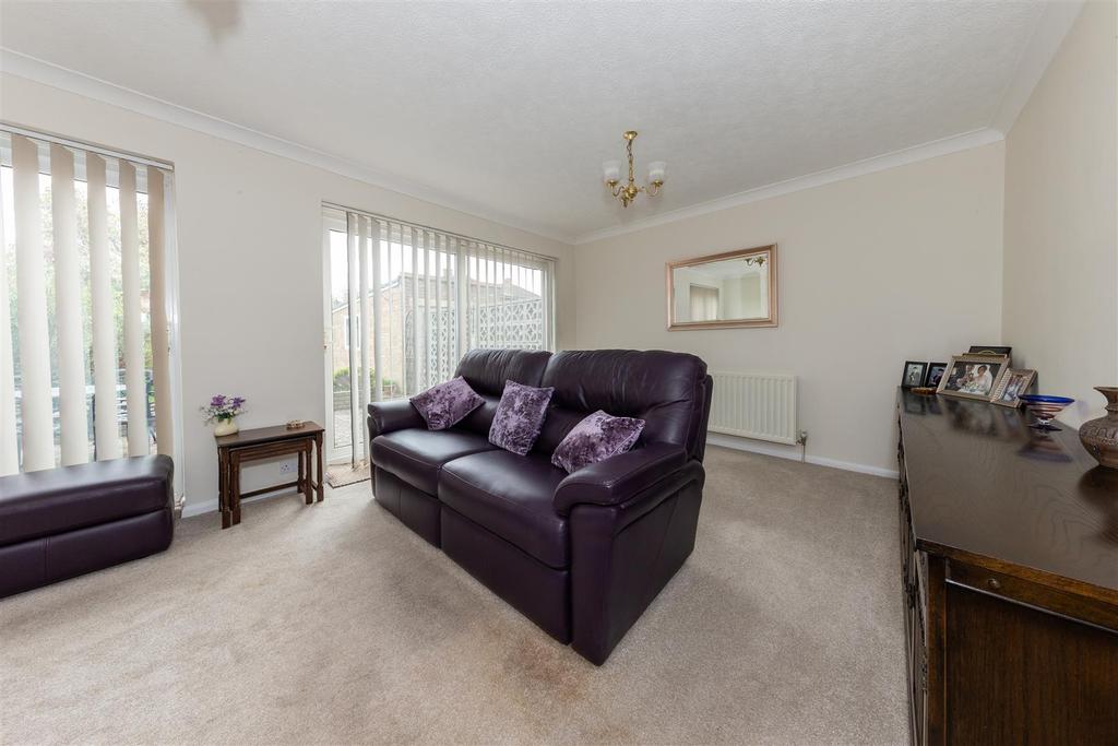 Ridgeway Avenue, Dunstable, Bedfordshire 3 bed semidetached house £