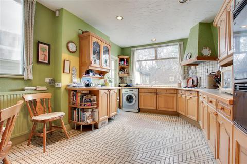 24 Park Avenue, Enfield, EN1 2HP