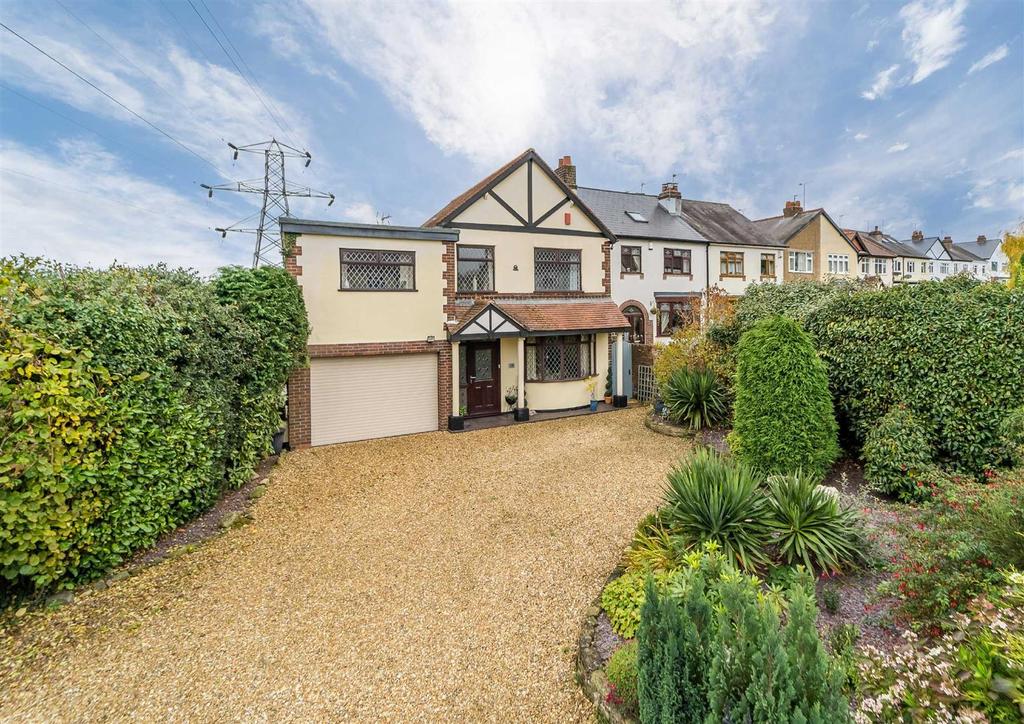 28 Sedgley Road, Penn Common... 4 bed detached house £350,000
