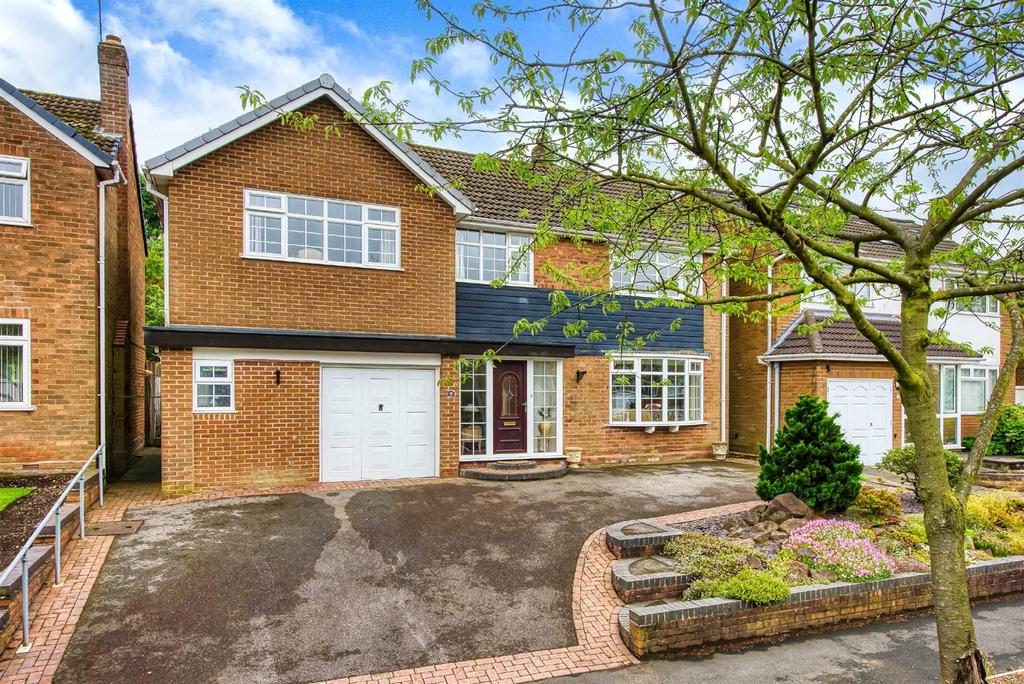 17 Lea Manor Drive, Penn, Wolverhampton 5 bed detached house £439,950