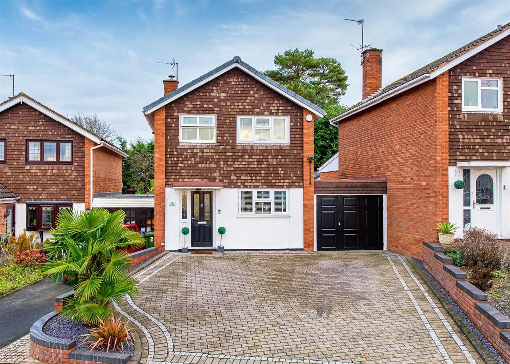 3 Uplands Drive, Wombourne, Wolverhampton 3 bed detached house £340,000