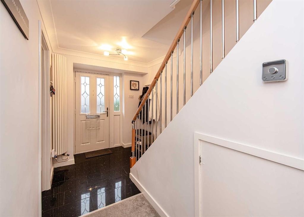 3 Uplands Drive, Wombourne, Wolverhampton 3 bed detached house £340,000