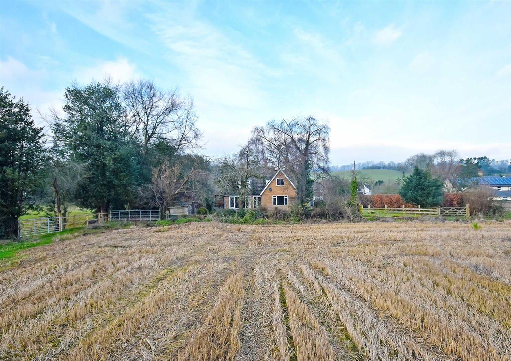 The Paddock, Danesford, Bridgnorth 3 bed detached bungalow £435,000