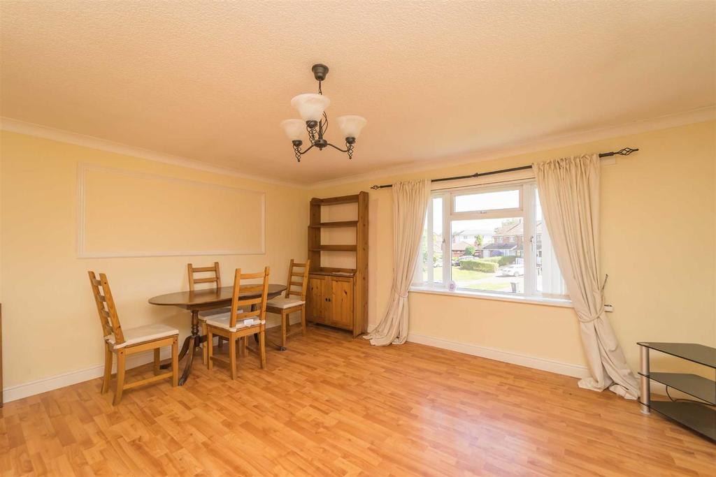 12 The Longlands, Wombourne, Wolverhampton 2 bed apartment £150,000