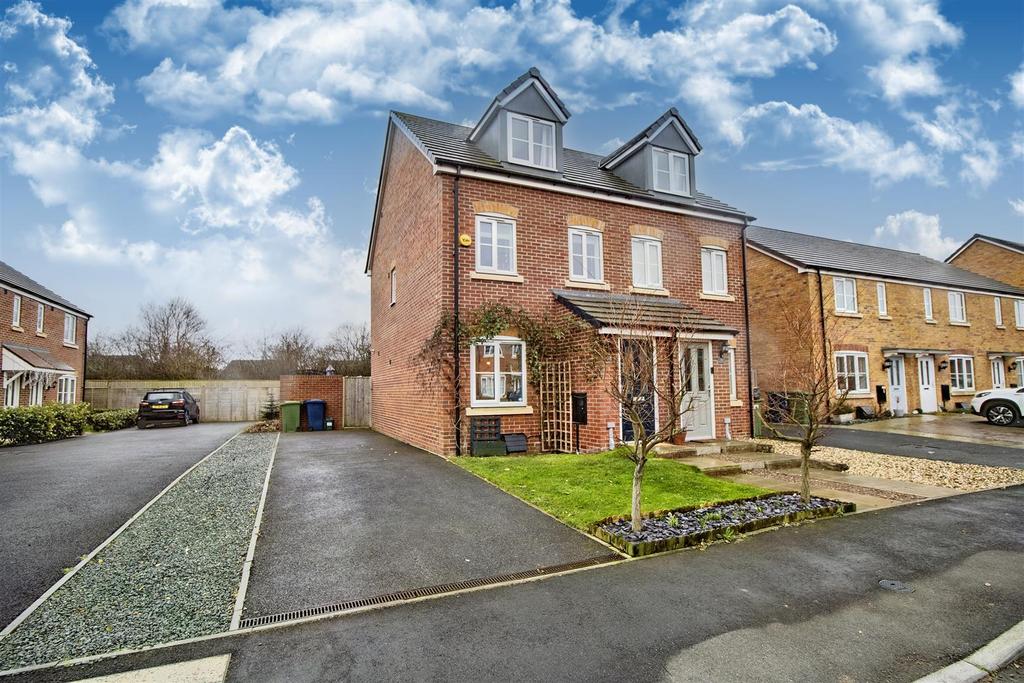 Longstone Avenue, Longford 3 bed semidetached house £300,000