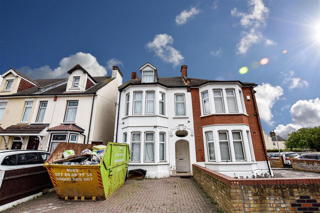 Darnley Road, Gravesend 4 bed semidetached house £400,000