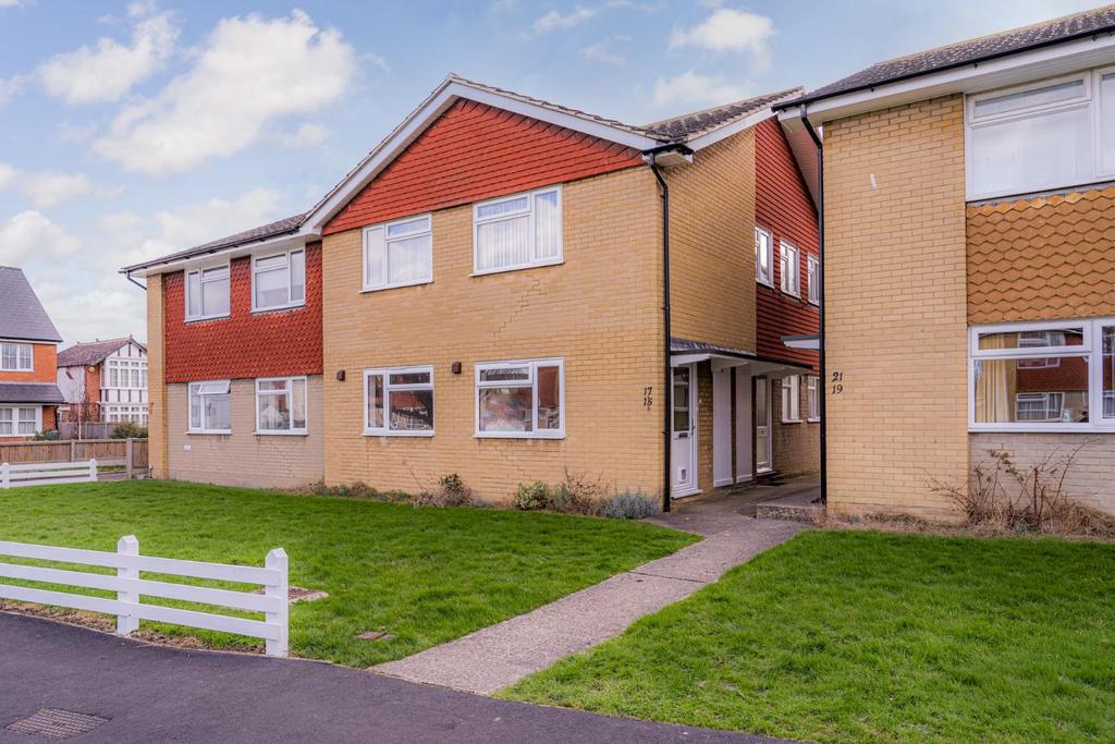 Glebe Way, Whitstable 2 bed flat £249,995