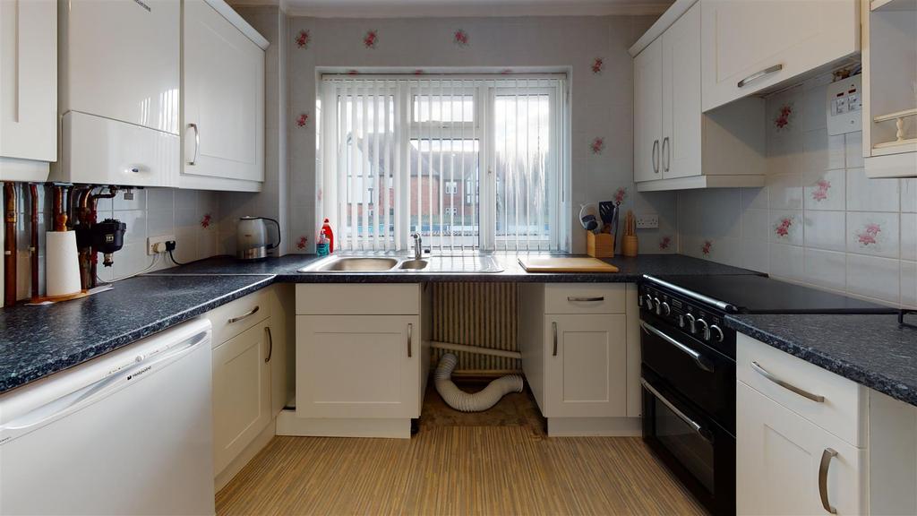 Glebe Way, Whitstable 2 bed flat £249,995