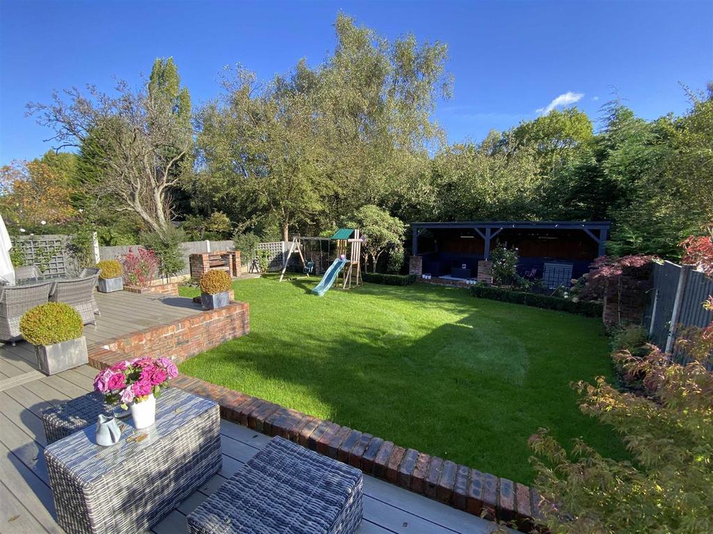 Deanway, Wilmslow 5 bed detached house £750,000