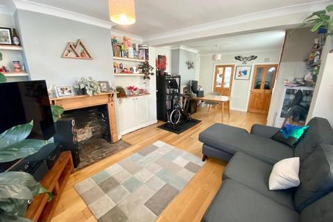 9 Bell Road, East Molesey, KT8 0SS