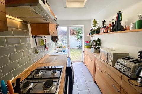 9 Bell Road, East Molesey, KT8 0SS