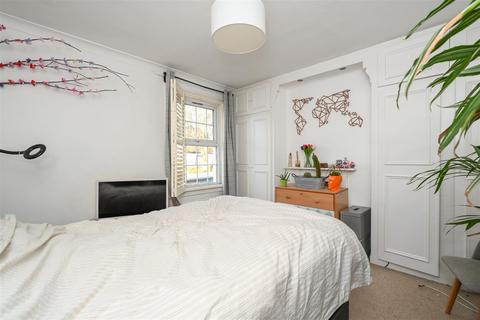 9 Bell Road, East Molesey, KT8 0SS