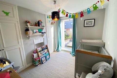 9 Bell Road, East Molesey, KT8 0SS