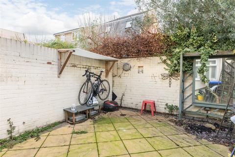 9 Bell Road, East Molesey, KT8 0SS