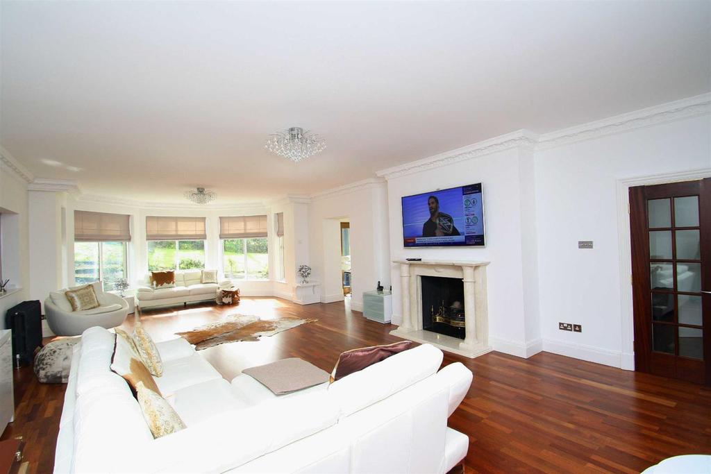 Beechfield Road, Alderley Edge 6 bed detached house £3,200,000