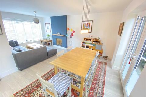 18 Beech Grove, Wilmslow, SK9 5EU
