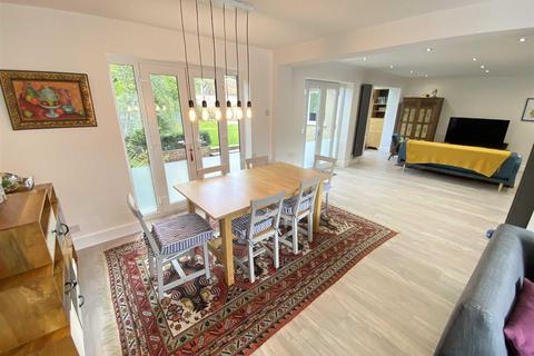 18 Beech Grove, Wilmslow, SK9 5EU